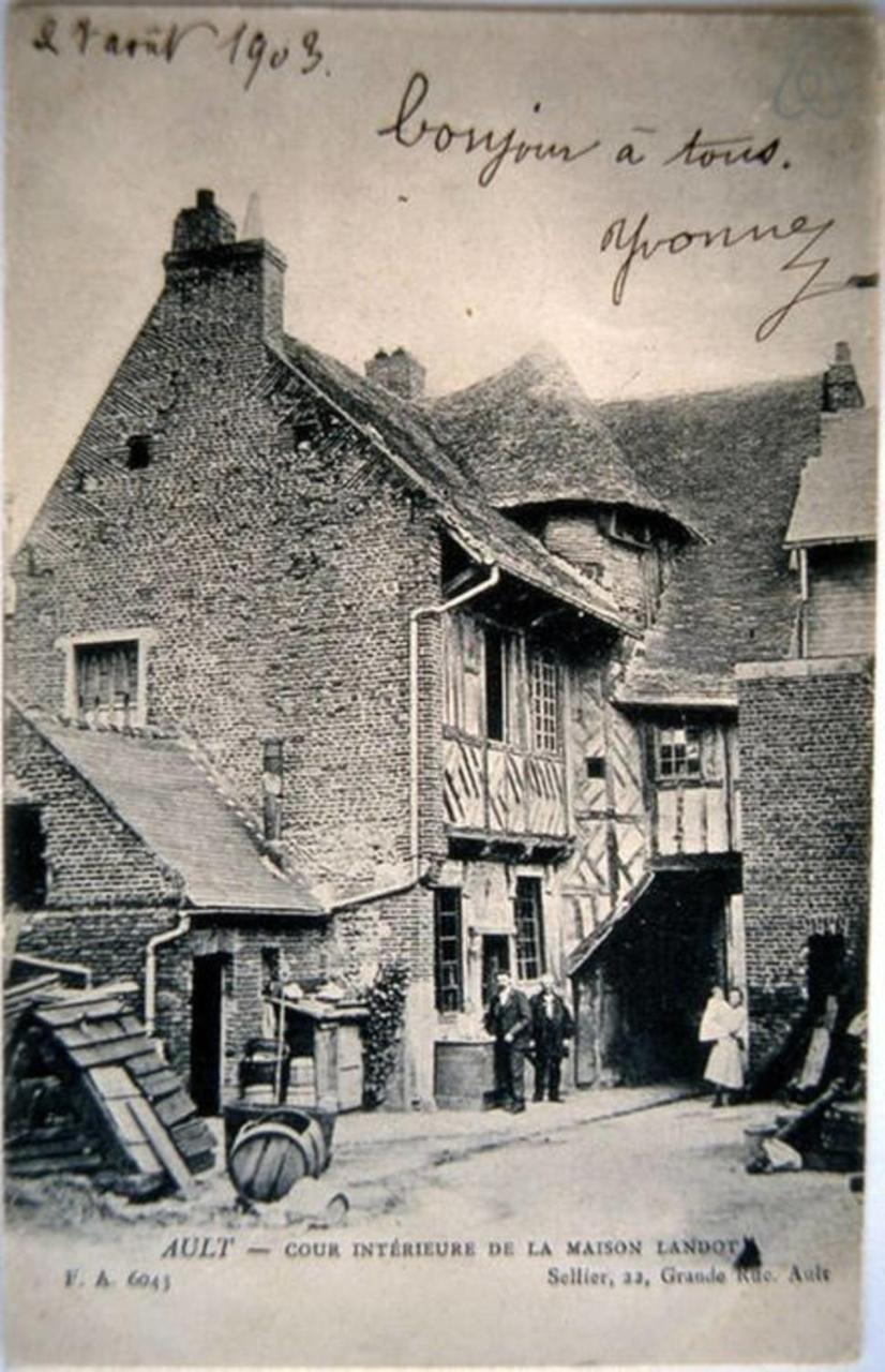 Aa13 - Le Victor Hugo - Sejour D'Exception Dans Un Appartement Historique Ault Extérieur photo